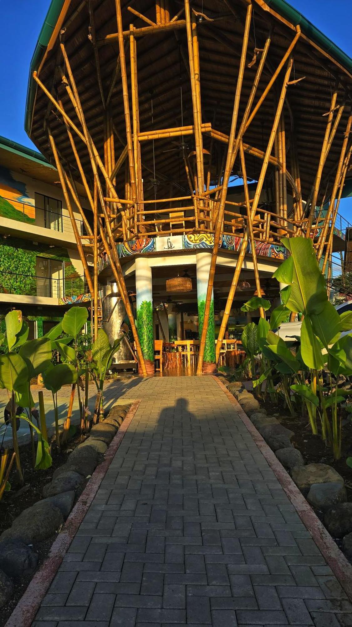 Bonding Coffee Roaster Cafe & Hotel Quepos Exterior photo