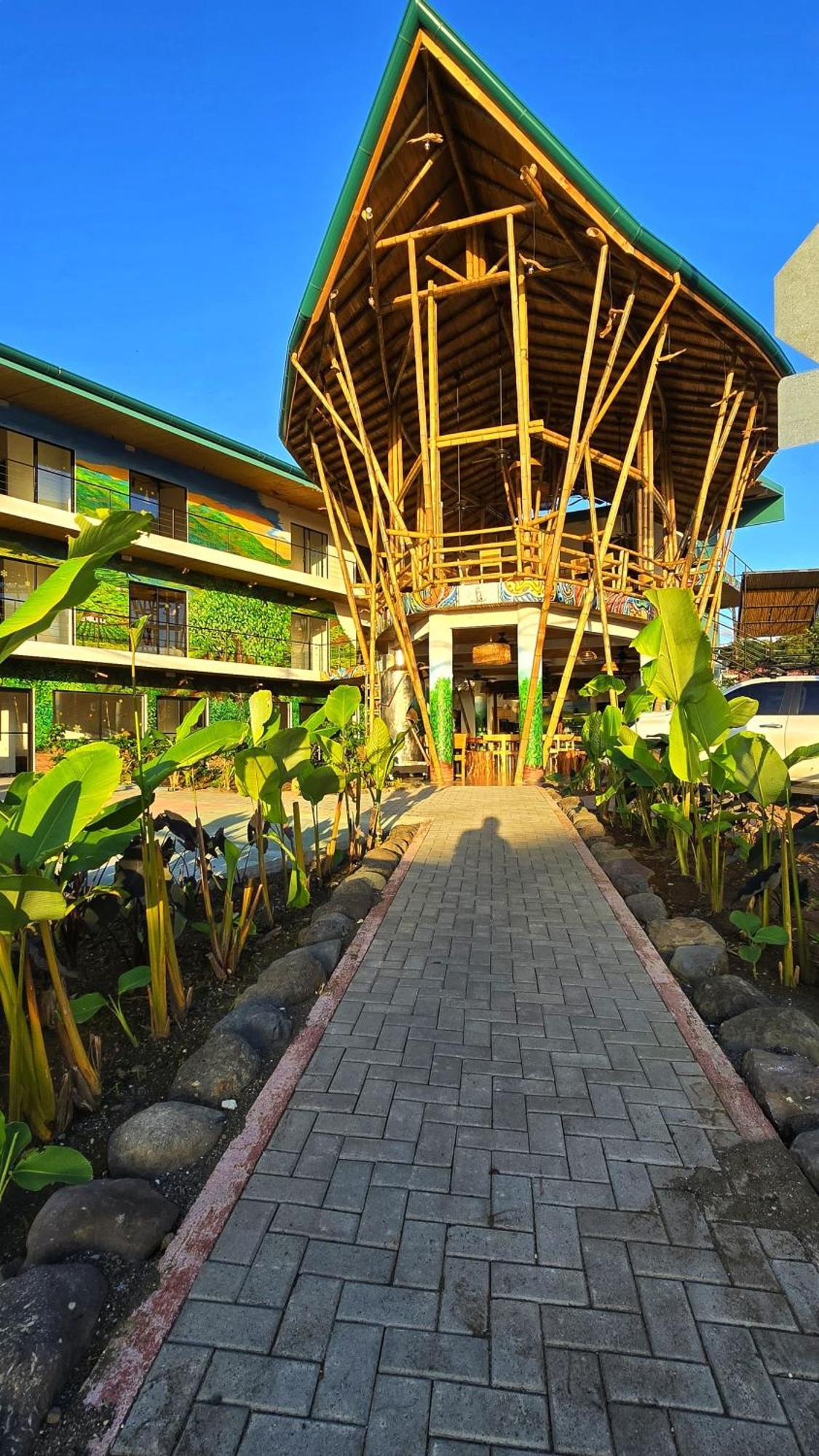 Bonding Coffee Roaster Cafe & Hotel Quepos Exterior photo