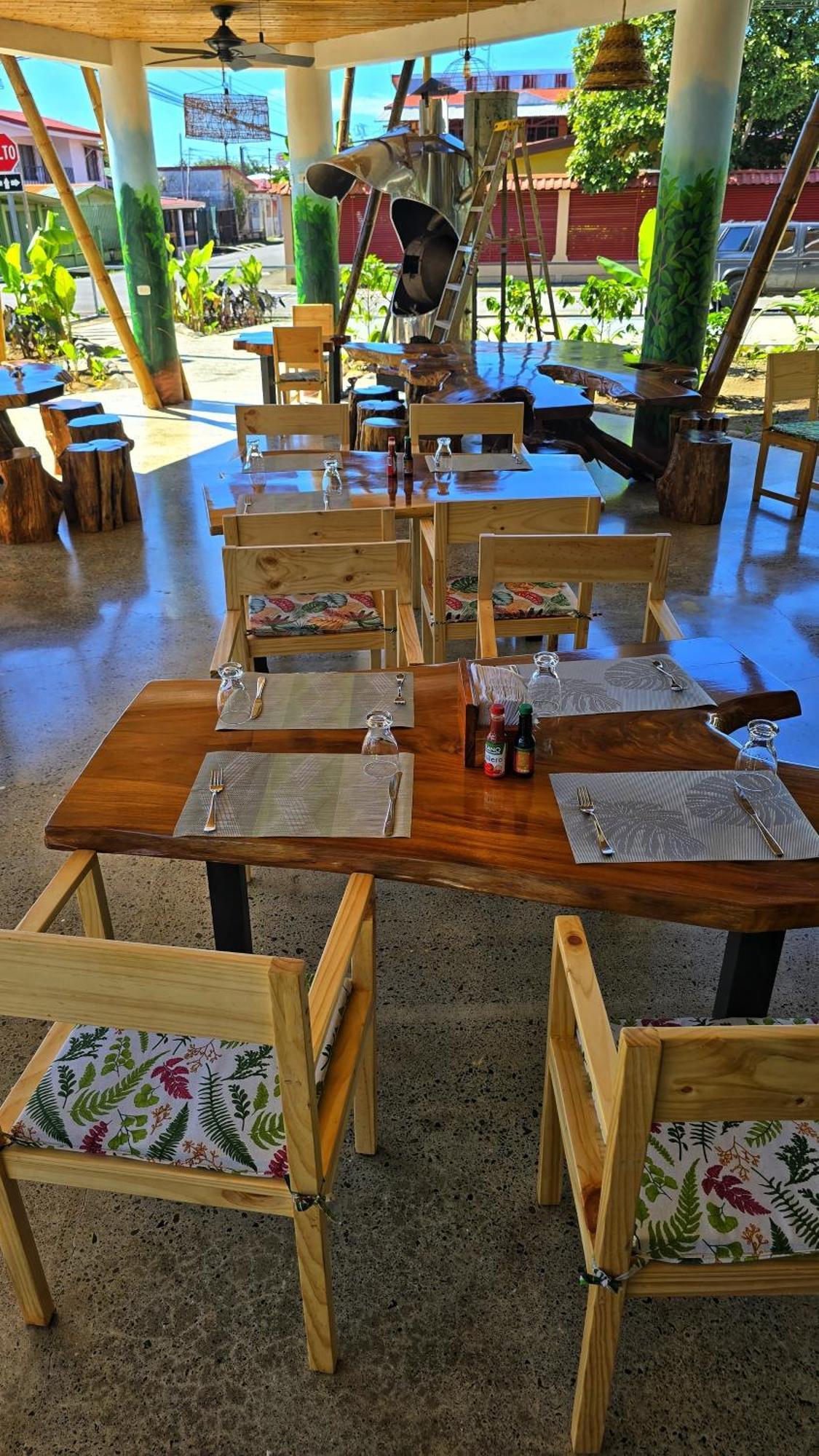 Bonding Coffee Roaster Cafe & Hotel Quepos Exterior photo