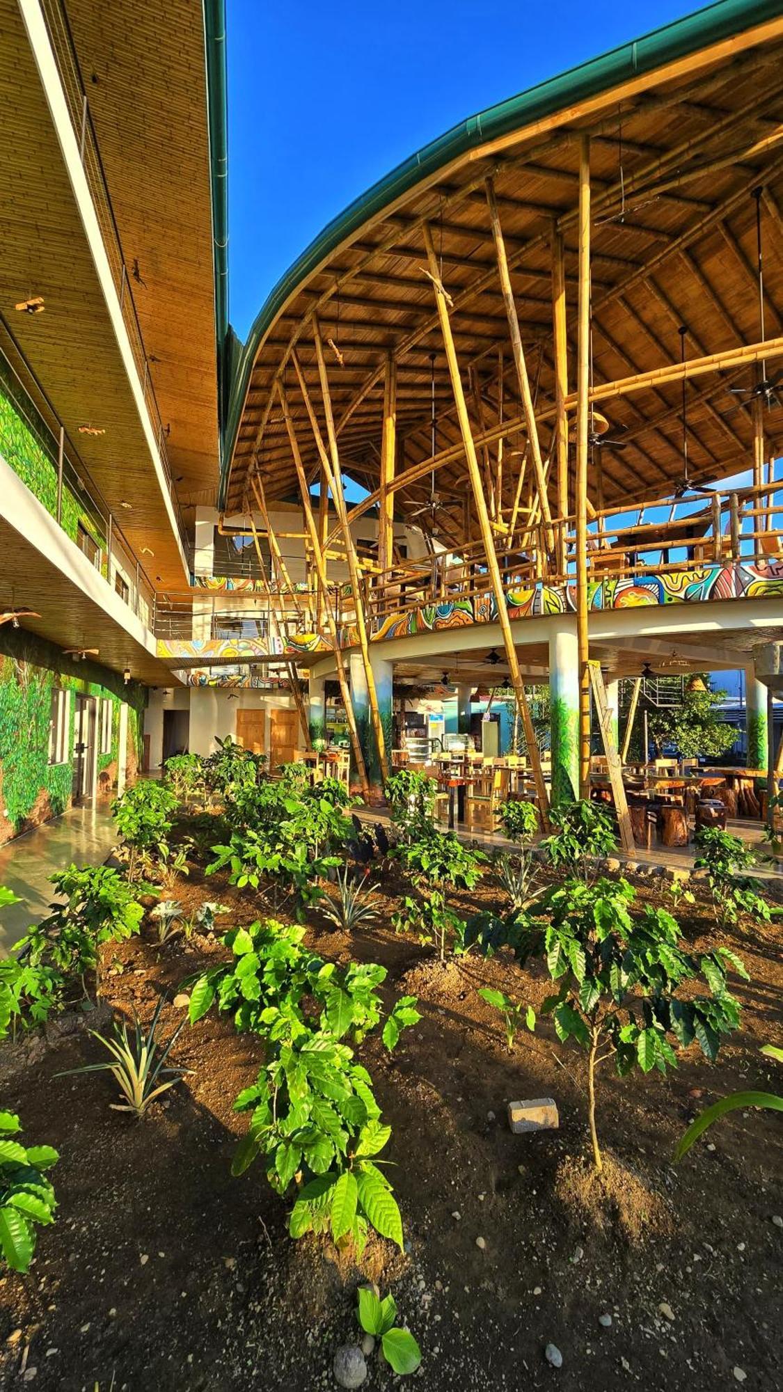 Bonding Coffee Roaster Cafe & Hotel Quepos Exterior photo