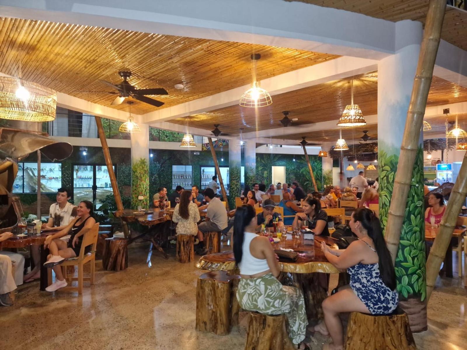 Bonding Coffee Roaster Cafe & Hotel Quepos Exterior photo