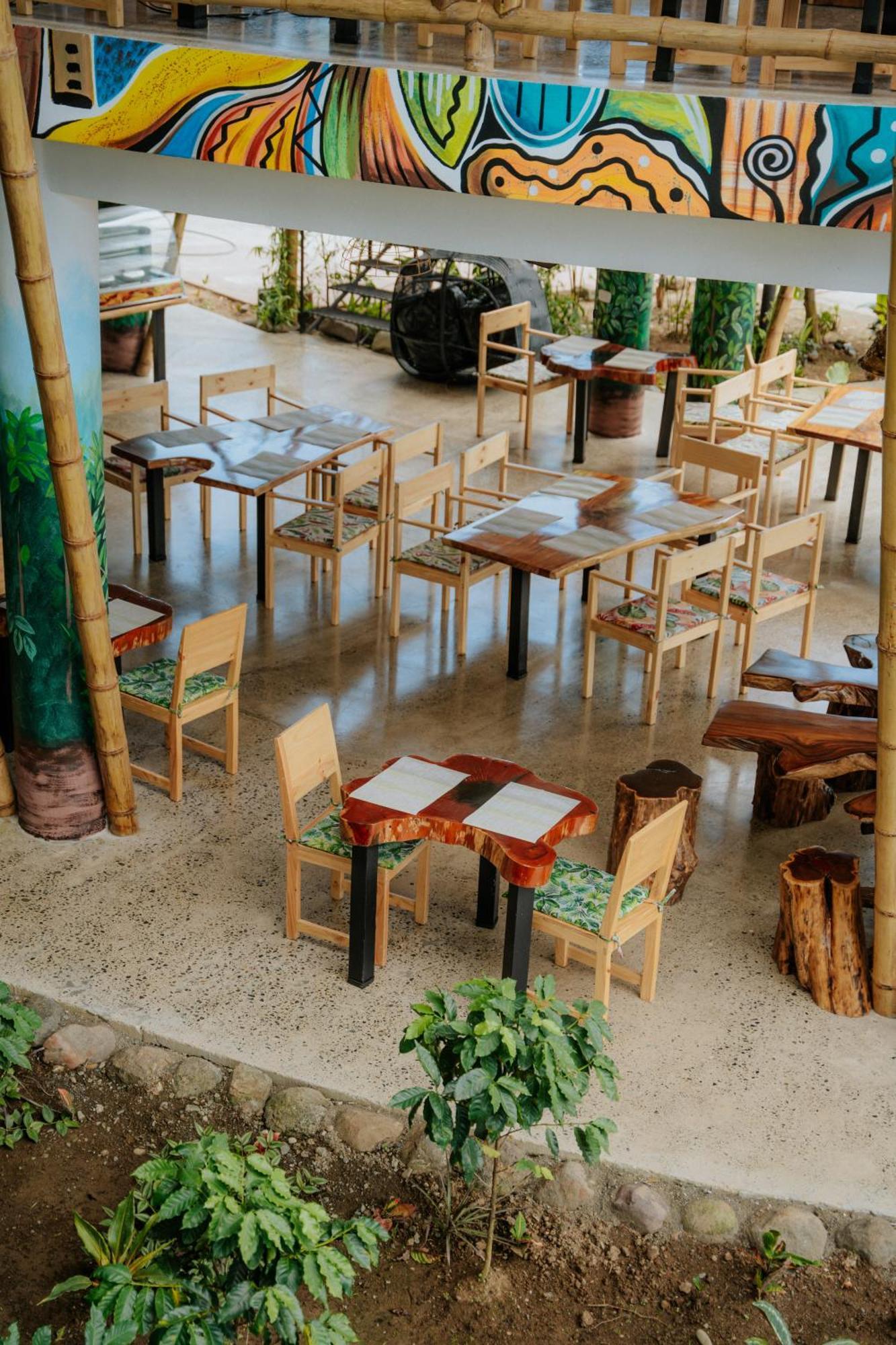 Bonding Coffee Roaster Cafe & Hotel Quepos Exterior photo