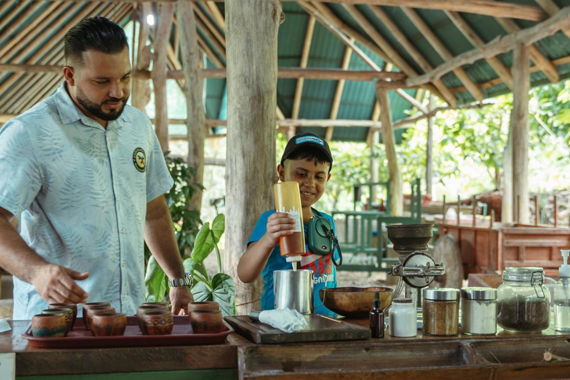 Bonding Coffee Roaster Cafe & Hotel Quepos Exterior photo